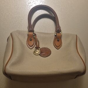 Elegant Cream Leather Handbag
